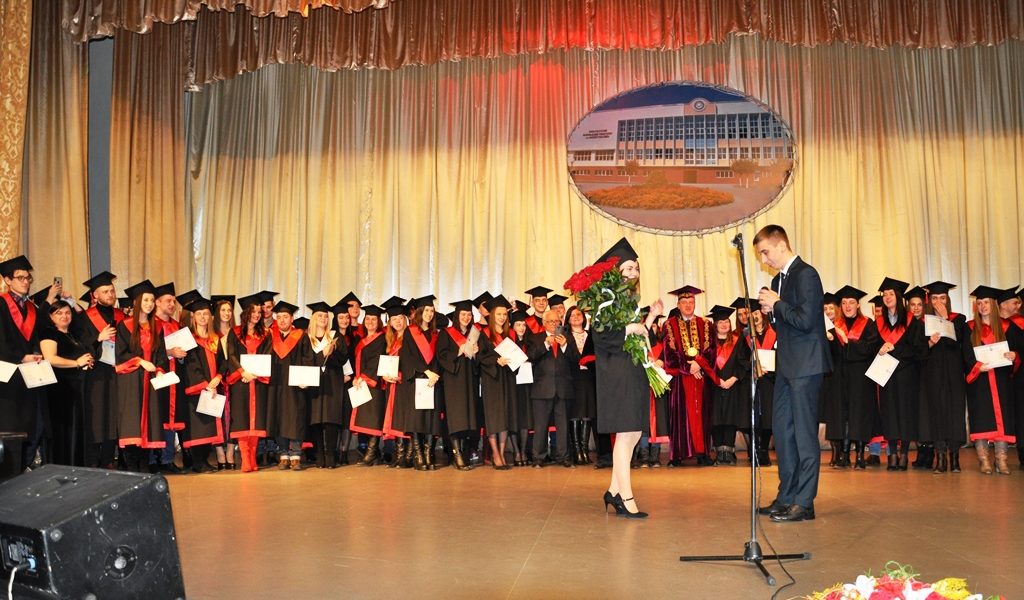 д9
