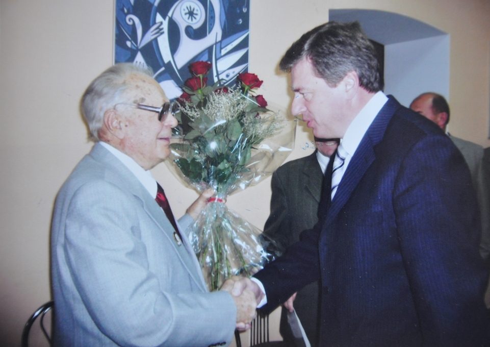 ч93