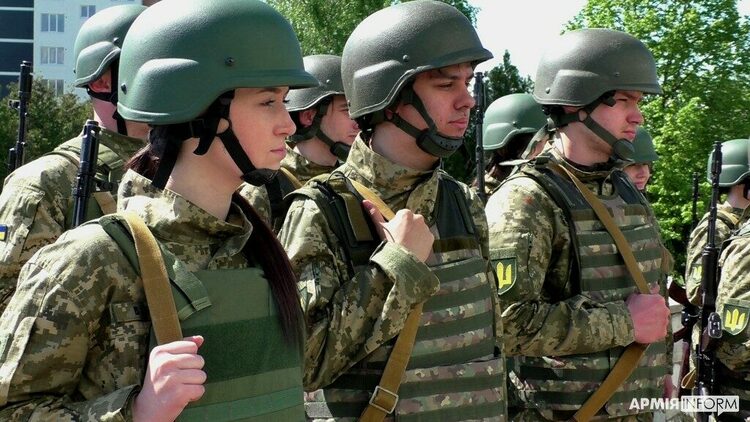 1studenty_zi_zbroeyu_gykuvannya_pered_zanyattyamy