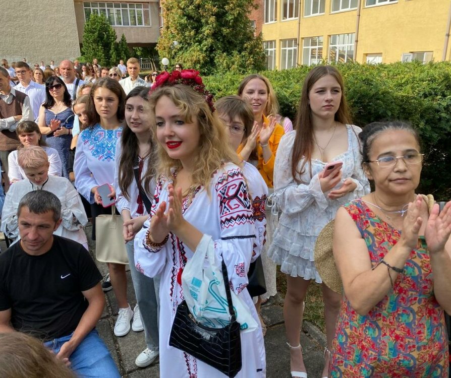 photo_5377361856060055699_y